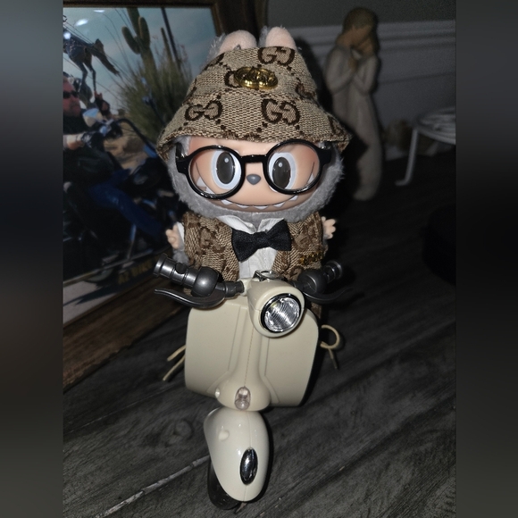 Labubu Authentic Sesame With Vespa And Fashion Ensemble. - Picture 3 of 8